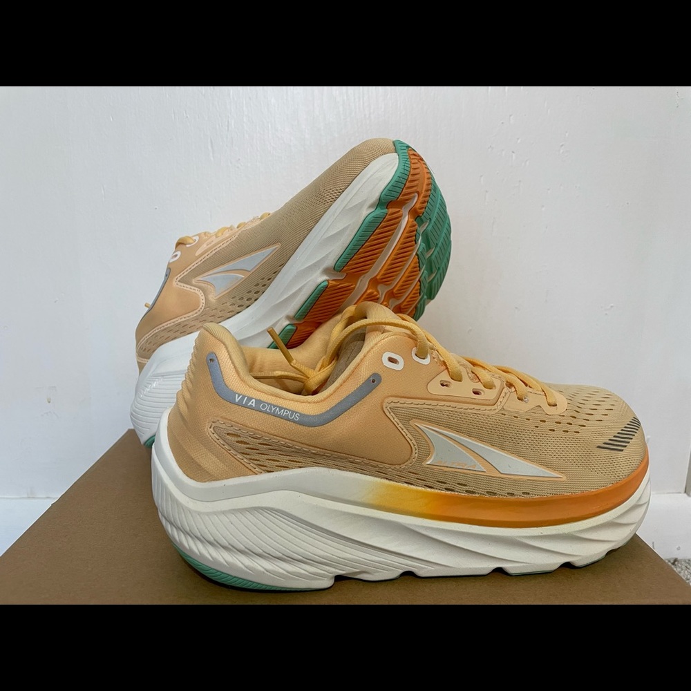 Altra Via Olympus- Max Cushion Road Running Shoe